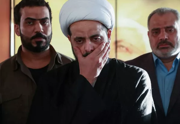 Qais Jazali, líder del partido Asa'ib Ahl al-Haq, rinde homenaje junto a la tumba de Abu Mahdi Muhandis en el cementerio de Wadi al-Salam, en la ciudad santa de Najaf (Irak). Qais Jazali, líder del partido Asa'ib Ahl al-Haq, rinde homenaje junto a la tumba de Abu Mahdi Muhandis en el cementerio de Wadi al-Salam, en la ciudad santa de Najaf (Irak). - Sputnik Mundo