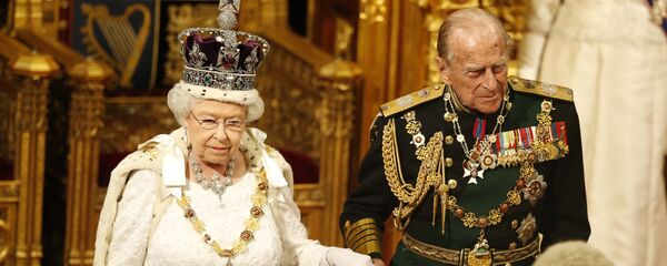 La reina Isabel II y su esposo, Felipe de Edimburgo - Sputnik Mundo