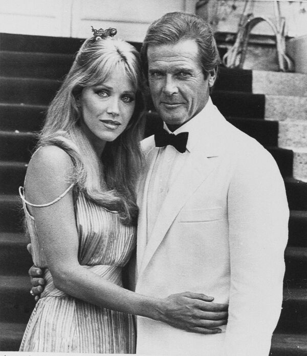 Tanya Roberts y Roger Moore - Sputnik Mundo
