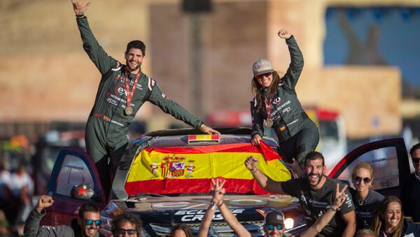 Cristina Gutiérrez y su copiloto Pablo Huete durante la final del Rally Dakar 2020 - Sputnik Mundo