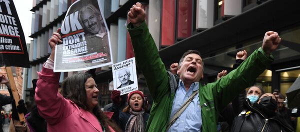 'No' a la extradición: manifestantes apoyan a Julian Assange - Sputnik Mundo