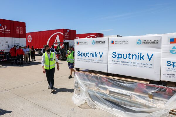 Llegada de la vacuna Sputnik V a Argentina - Sputnik Mundo
