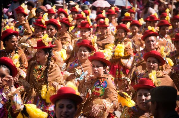 Desfile de carnaval en Oruro, Bolivia - Sputnik Mundo