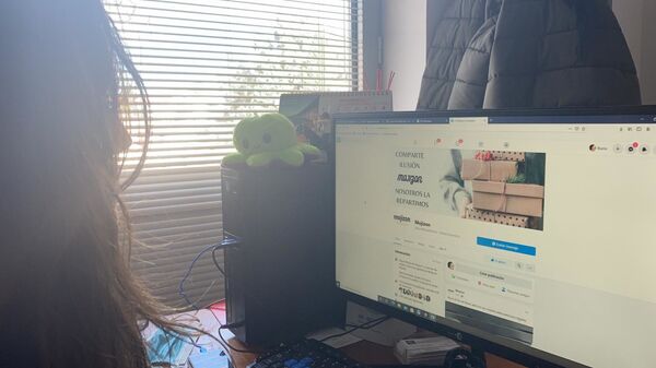 La alcaldesa ante el interfaz de pedidos  - Sputnik Mundo