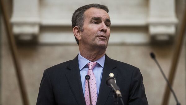 Ralph Northam, gobernador de Virginia, EEUU - Sputnik Mundo