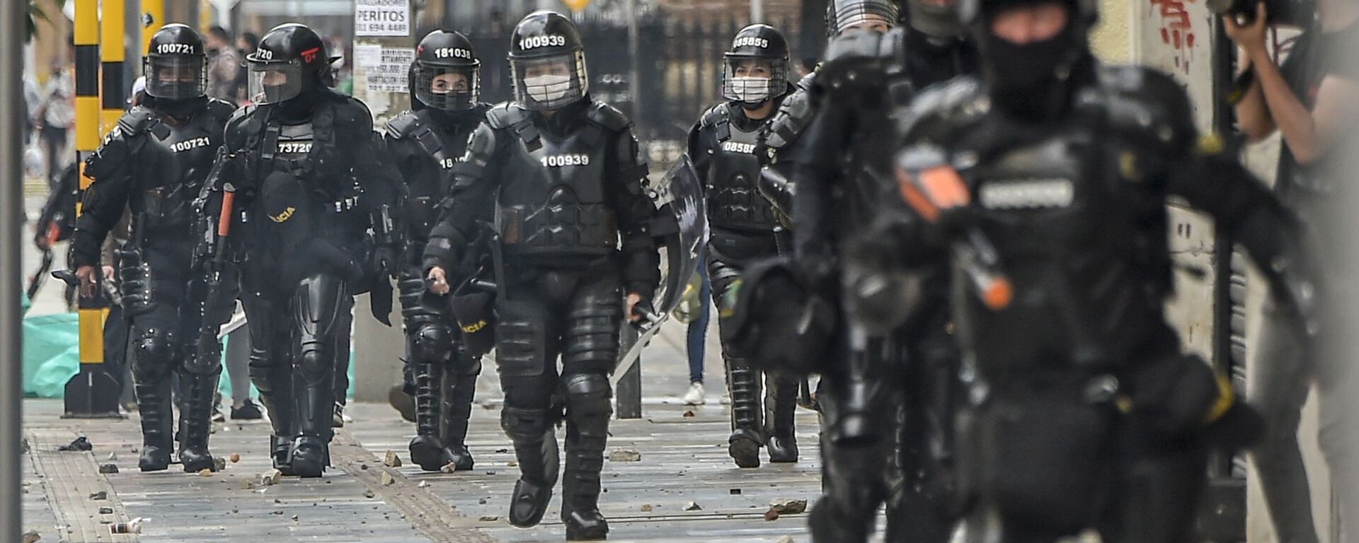 Policía antidisturbios en Bogotá, Colombia - Sputnik Mundo, 1920, 19.07.2021