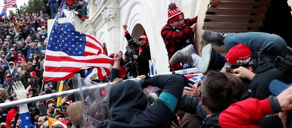 Partidarios de Trump en el Capitolio - Sputnik Mundo