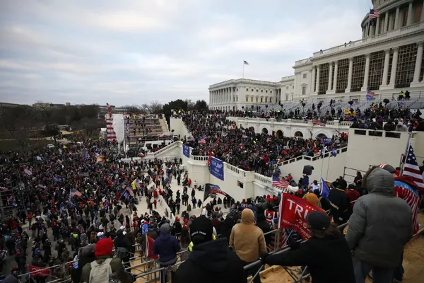Los partidarios del actual presidente de EEUU, Donald Trump, se congregan frente al Congreso, en Washington. - Sputnik Mundo