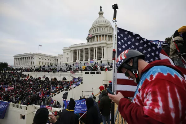 Miles de trumpistas congregados ante el Capitolio para protestar por la certificación de los resultados de las elecciones. - Sputnik Mundo