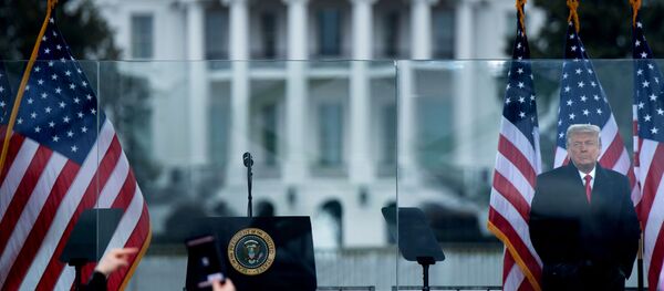 El presidente de EEUU, Donald Trump, cerca de la Casa Blanca el 6 de enero de 2021 en Washington DC El presidente de EEUU, Donald Trump, cerca de la Casa Blanca el 6 de enero de 2021 en Washington DC - Sputnik Mundo