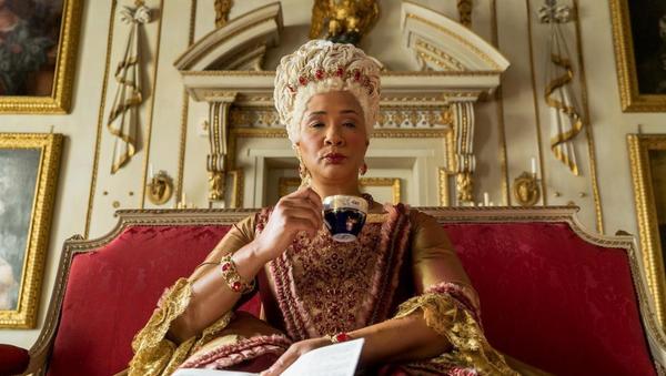 La reina Carlota, interpretada por Golda Rosheuvel - Sputnik Mundo