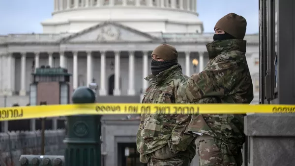 Las tropas de la Guardia Nacional vigilan el Capitolio de EEUU, Washington DC, el 8 de enero de 2021 - Sputnik Mundo