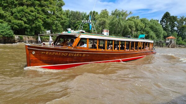 Lanchas colectivo, el medio de transporte popular típico recorren ríos y canales - Sputnik Mundo