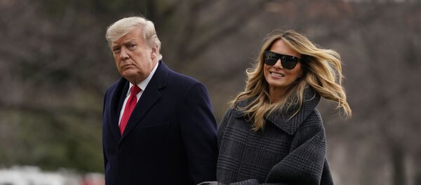 Donald Trump, presidente de EEUU, y su esposa, Melania, llegan a la Casa Blanca el 31 de diciembre de 2020 - Sputnik Mundo
