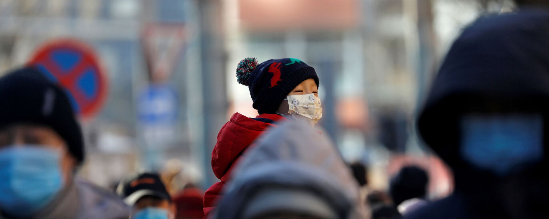 Unas personas con mascarillas en China, referencial - Sputnik Mundo, 1920, 11.01.2021