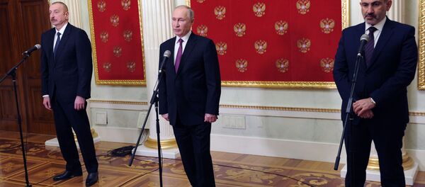 El presidente de Azerbaiyán, Ilham Alíyev, el presidente de Rusia, Vladímir Putin, y el primer ministro de Armenia, Nikol Pashinián - Sputnik Mundo