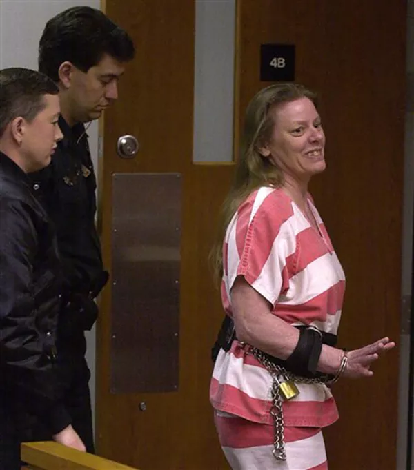 Una de las asesinas en serie más famosas de EEUU, Aileen Wuornos, también conocida como la Doncella de la Muerte, era una prostituta y mató a seis clientes por intentar violarla. El veredicto de Wuornos fue aprobado en 1992, pero se llevó a cabo solo diez años después, en octubre de 2002. Tenía 46 años en el momento de su ejecución. Una de las asesinas en serie más famosas de EEUU, Aileen Wuornos, también conocida como la Doncella de la Muerte, era una prostituta y mató a seis clientes por intentar violarla. El veredicto de Wuornos fue aprobado en 1992, pero se llevó a cabo solo diez años después, en octubre de 2002. Tenía 46 años en el momento de su ejecución. - Sputnik Mundo