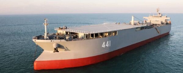 El buque de guerra de fabricación iraní Makran - Sputnik Mundo