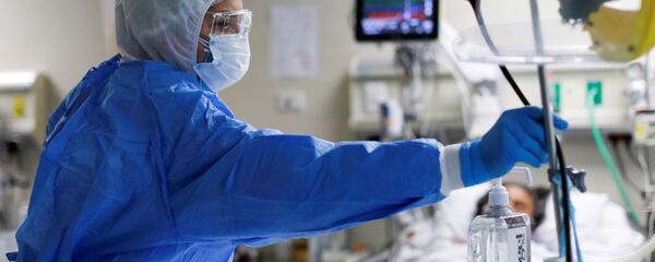 Una trabajadora médica en Perú - Sputnik Mundo