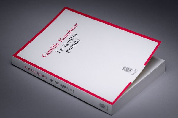 'La familia grande', el libro escrito por Camille Kouchner - Sputnik Mundo