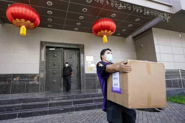 En julio de 2020, el Consulado General de China en Houston cerró a petición de EEUU en medio del continuo deterioro de las relaciones. Pekín calificó la decisión como una provocación política unilateral por parte de EEUU que viola gravemente el derecho internacional y los principios clave de las relaciones internacionales. En julio de 2020, el Consulado General de China en Houston cerró a petición de EEUU en medio del continuo deterioro de las relaciones. Pekín calificó la decisión como una provocación política unilateral por parte de EEUU que viola gravemente el derecho internacional y los principios clave de las relaciones internacionales. - Sputnik Mundo