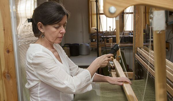 La artesana Ana Mº Santiago en su taller  - Sputnik Mundo