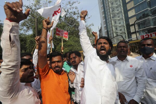 Manifestantes indios protestan contra nuevas leyes agrarias  - Sputnik Mundo