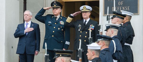 Secretario de Defensa de EEUU, James Mattis, recibe a su homólogo mexicano, Salvador Cienfuegos Zepeda, en Pentágono (2017) - Sputnik Mundo