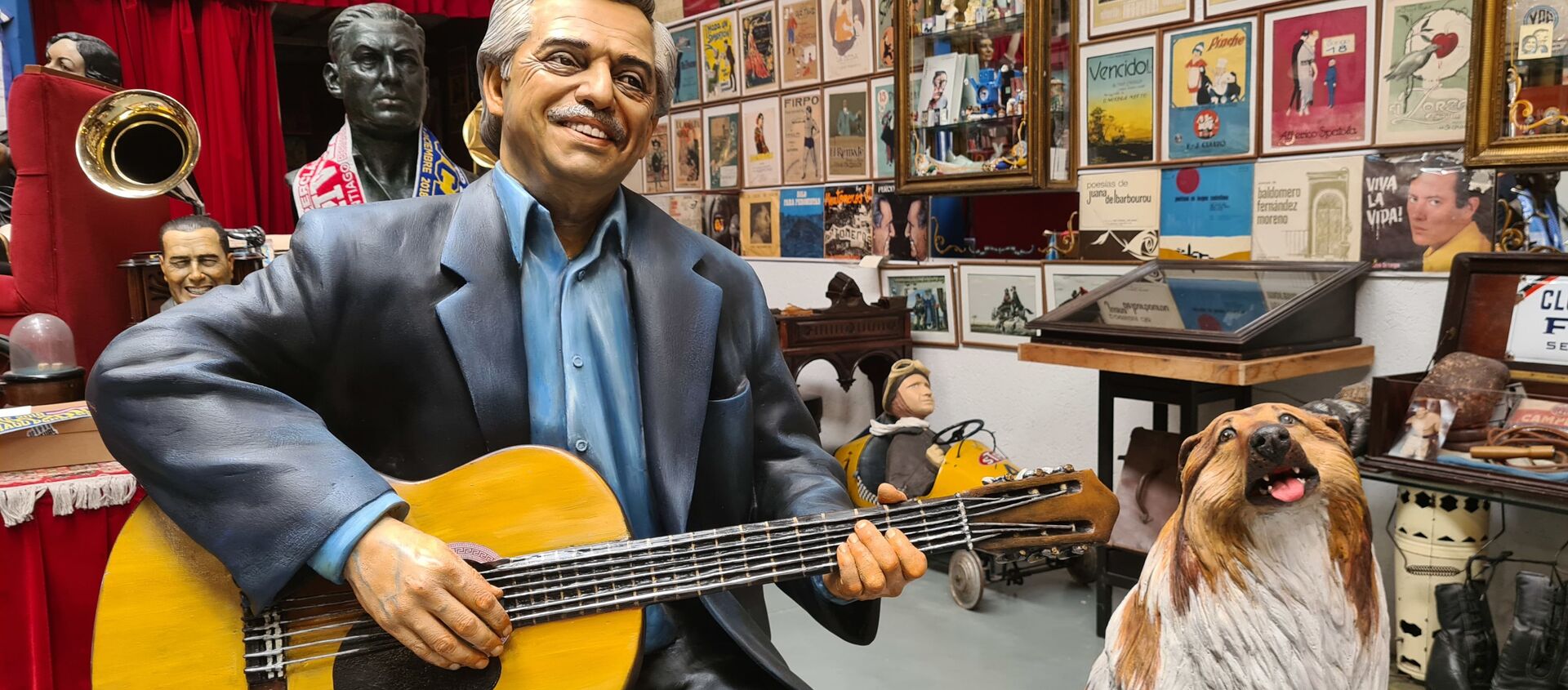 Alberto Fernández y su perro Dylan, por el escultor Fernando Pugliese, en el Café Las Palabras - Sputnik Mundo, 1920, 15.01.2021