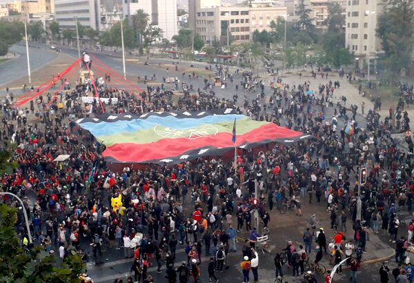 Manifestación en apoyo a la causa mapuche Plaza de la Dignidad  - Sputnik Mundo