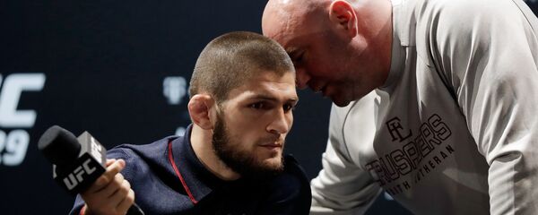Khabib junto a Dana White, foto de archivo - Sputnik Mundo