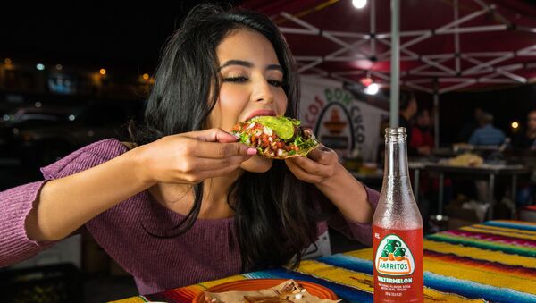 Una mujer come una tostada - Sputnik Mundo