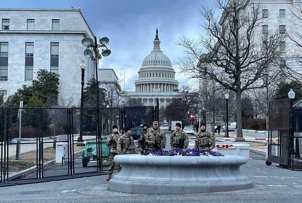 Según los periodistas, las medidas de seguridad son similares a las que se impusieron después de los ataques del 11 de septiembre de 2001 en Nueva York.  - Sputnik Mundo