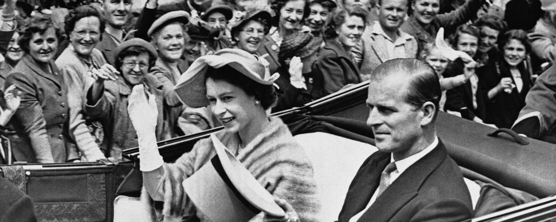 La reina Isabel II y el príncipe Felipe, duque de Edimburgo, en junio de 1952 La reina Isabel II y el príncipe Felipe, duque de Edimburgo, en junio de 1952 - Sputnik Mundo, 1920, 18.01.2021