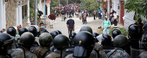 Caravana de migrantes hondureños en Guatemala - Sputnik Mundo