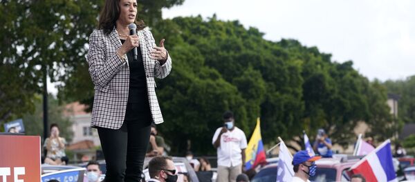El estilo de Kamala Harris, la primera mujer vicepresidenta de EEUU  - Sputnik Mundo