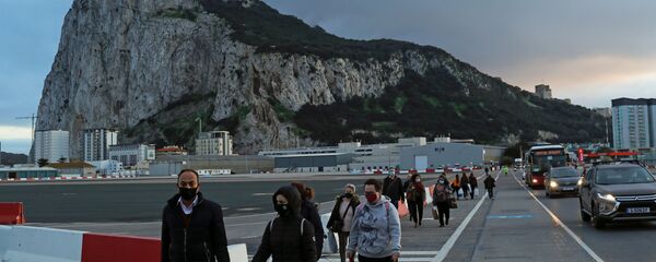 La gente en mascarillas en Gibraltar - Sputnik Mundo