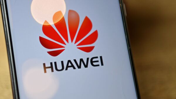 Un smartphone de Huawei (imagen referencial) - Sputnik Mundo