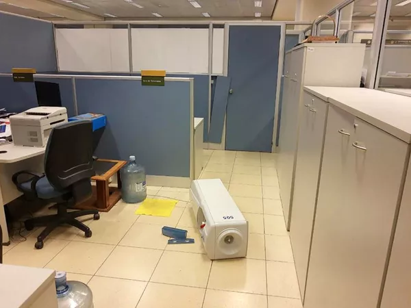 El terremoto causó pánico entre los residentes locales. En la foto: una oficina en la ciudad de San Juan después del terremoto. El terremoto causó pánico entre los residentes locales. En la foto: una oficina en la ciudad de San Juan después del terremoto. - Sputnik Mundo