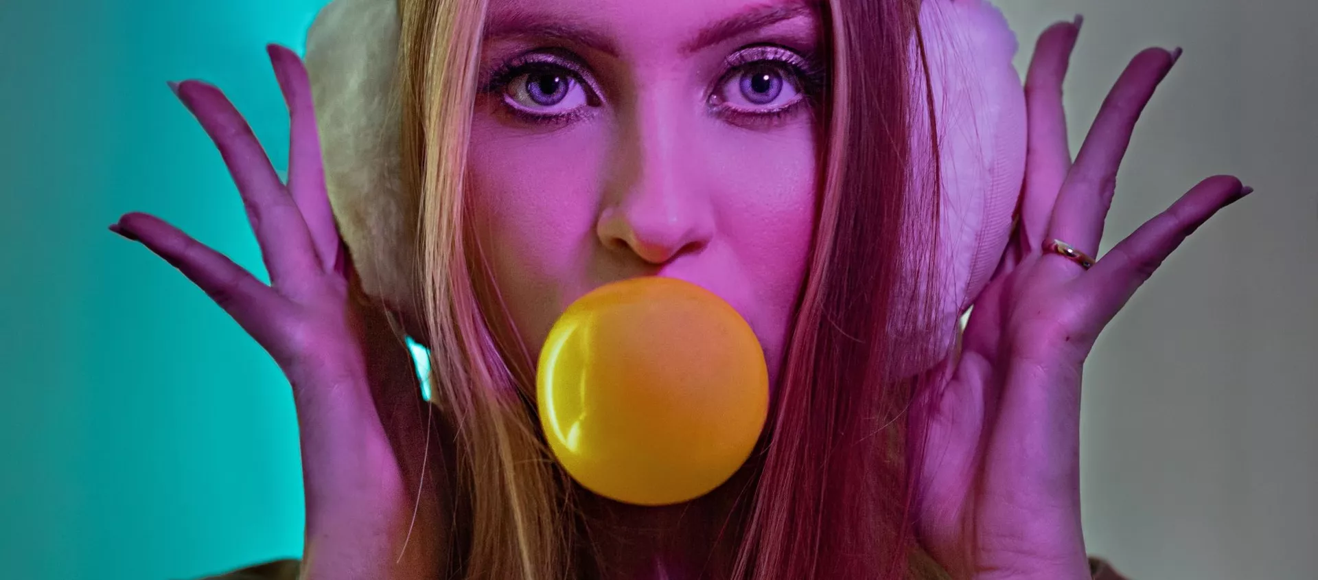 Una chica mastica un chicle, referencial Una chica mastica un chicle, referencial - Sputnik Mundo, 1920, 20.01.2021