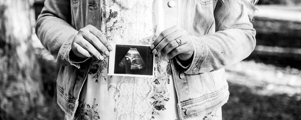 Una mujer embarazada (imagen referencial) - Sputnik Mundo