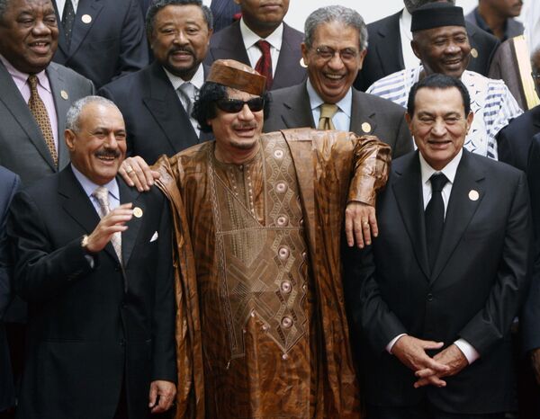 Expresidente de Yemen, Alí Abdulá Salé, exlider de Libia, Muammar Gadafi, y expresidente de Egipto, Hosni Mubarak - Sputnik Mundo