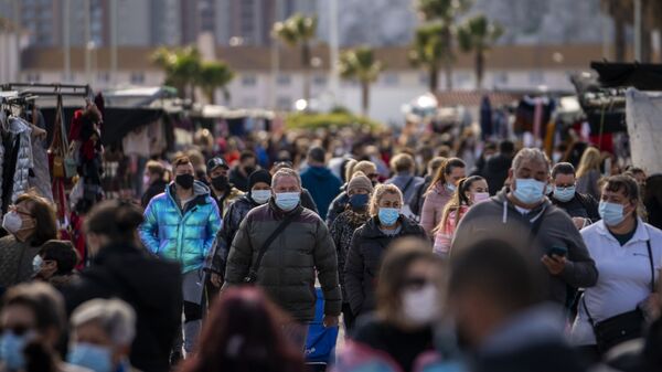 Gente con mascarillas (archivo) - Sputnik Mundo