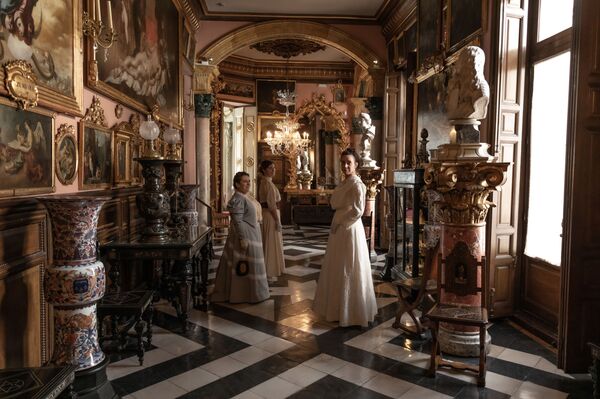 Anacrónicos Recreación Histórica en el Museo Cerralbo de Madrid - Sputnik Mundo