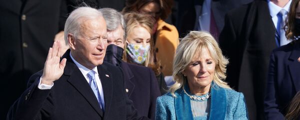 Joe Biden jura como presidente de EEUU - Sputnik Mundo