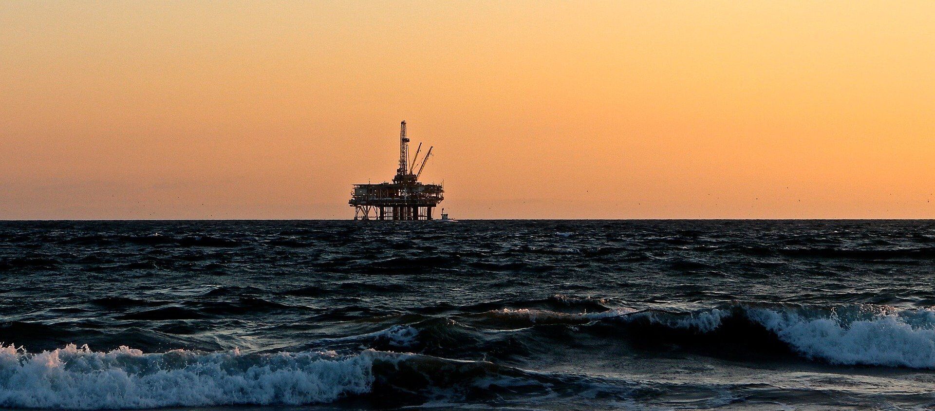 Una plataforma petrolífera (archivo) Una plataforma petrolífera (archivo) - Sputnik Mundo, 1920, 21.01.2021