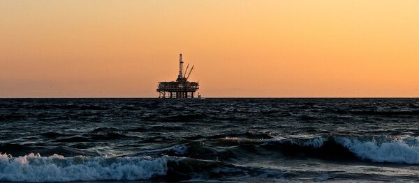 Una plataforma petrolífera (archivo) - Sputnik Mundo