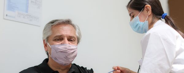 Alberto Fernández se inocula con la vacuna rusa Sputnik V - Sputnik Mundo