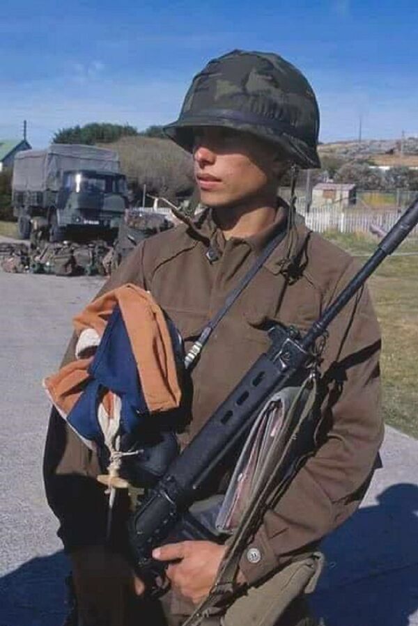 Pablo Mana, el soldado argentino con la bandera en su poder - Sputnik Mundo