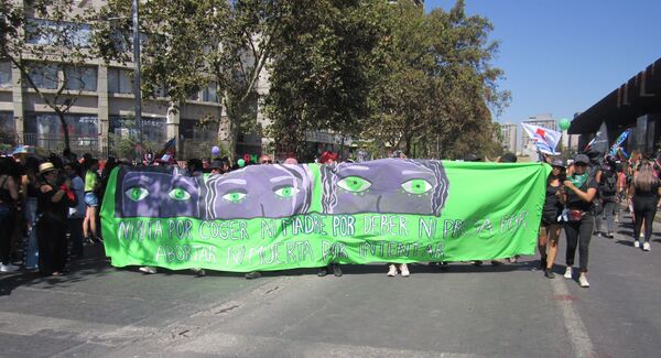 Multitudinaria marcha del 8M en 2020  - Sputnik Mundo